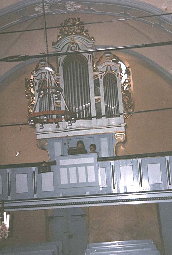 Dies ist die Orgel aus der Kirche