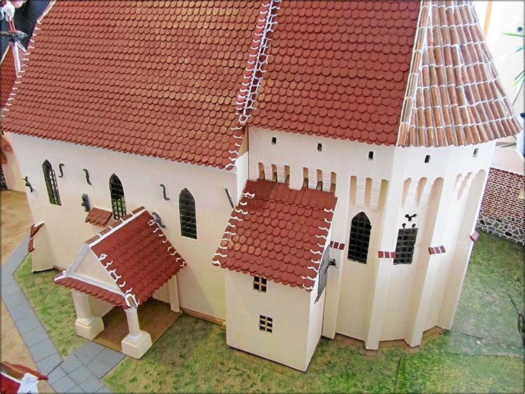 Die Almer Kirchenburg in Miniatur - Hergestellt von Gerhard Schenk sen.